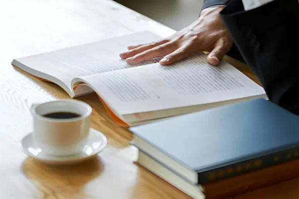 cara mereview buku yang baik